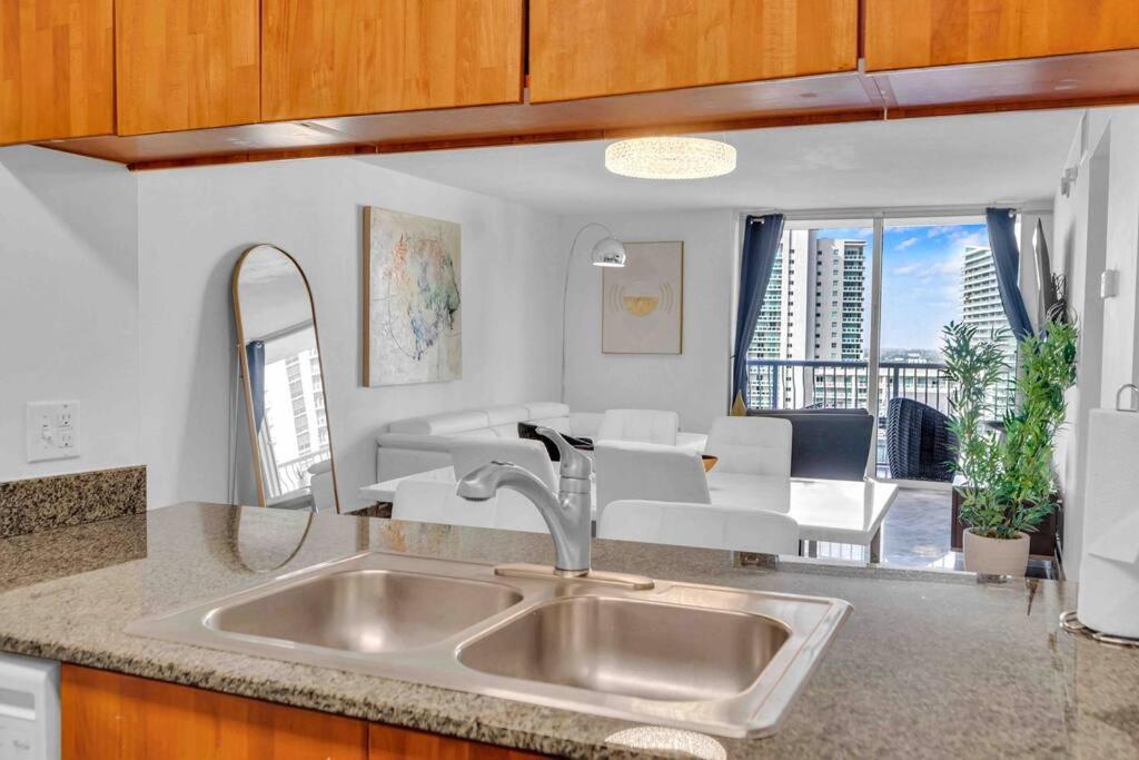 Iconic High Floor 3 Bedrooms In The Heart Of Miami Bagian luar foto